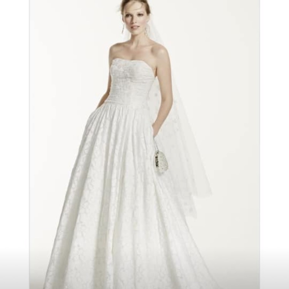 NWT - Unaltered Davids Bridal Lace Gown - Size 6